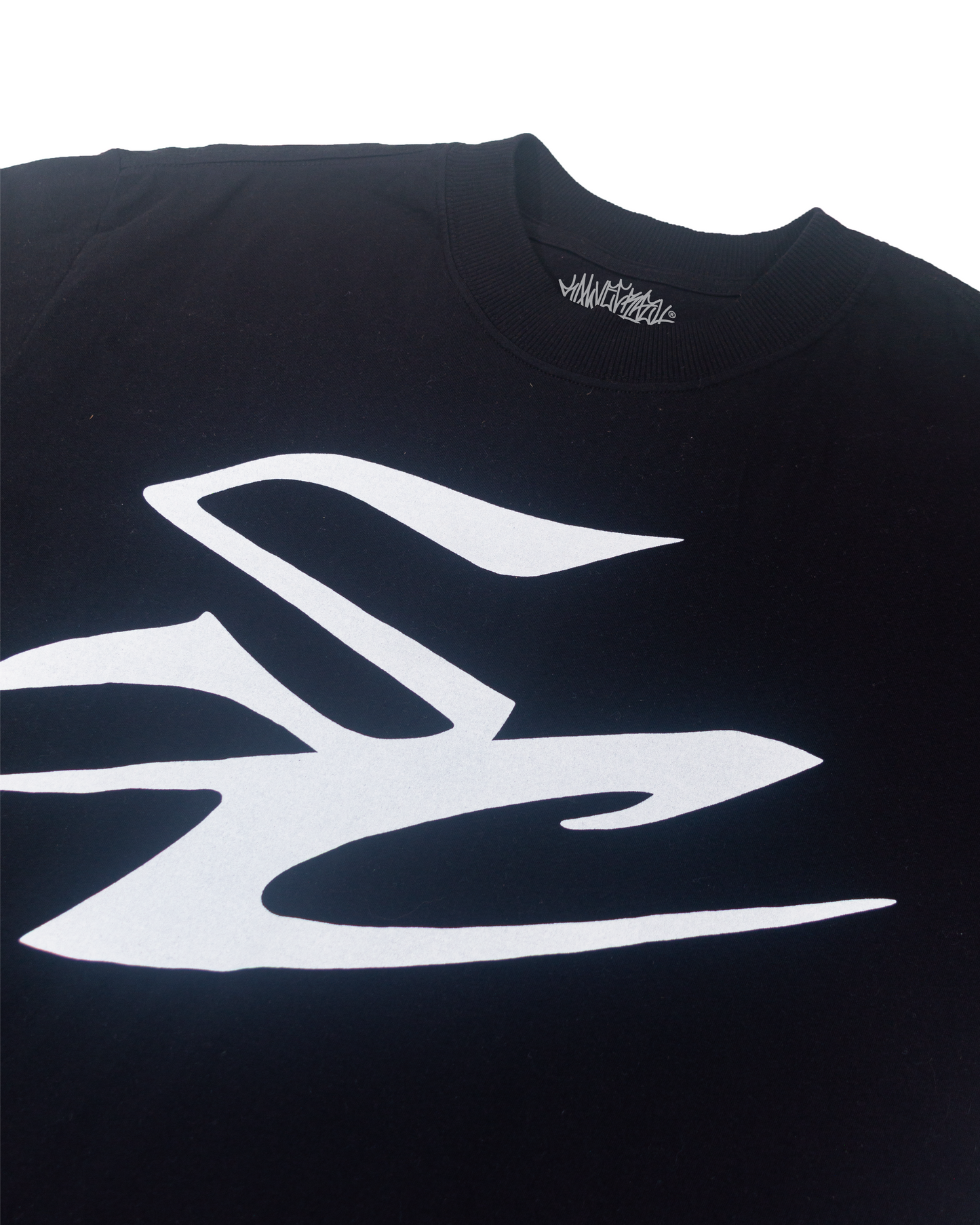 camiseta over 'logo sharp'